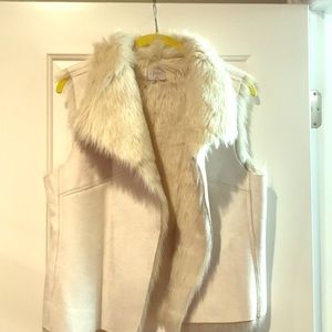 Jennifer Lopez Cream colored faux suede vest NWOT